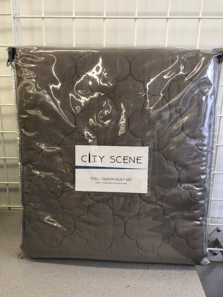 NIP GREY FULL/QUEEN QUILT SET.