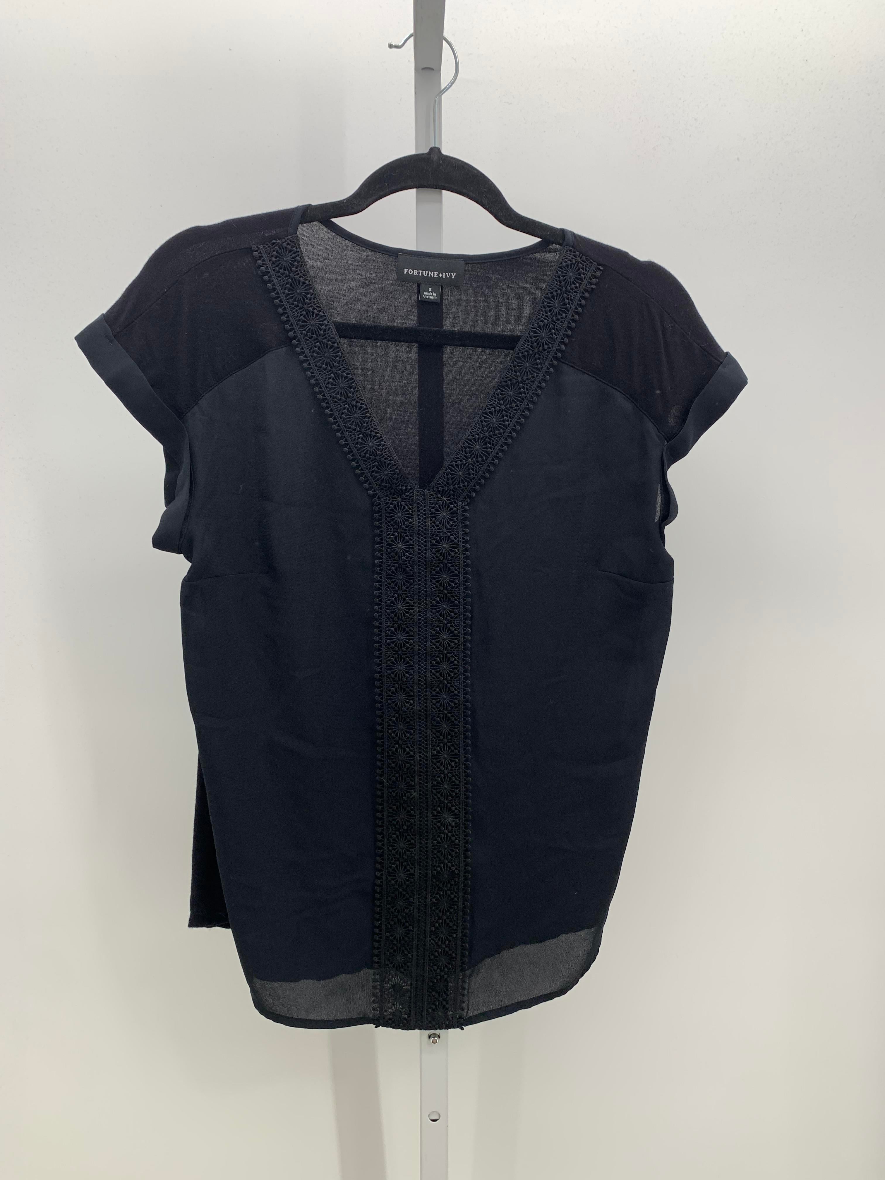 Size Small Misses Short Sleeve Shirt