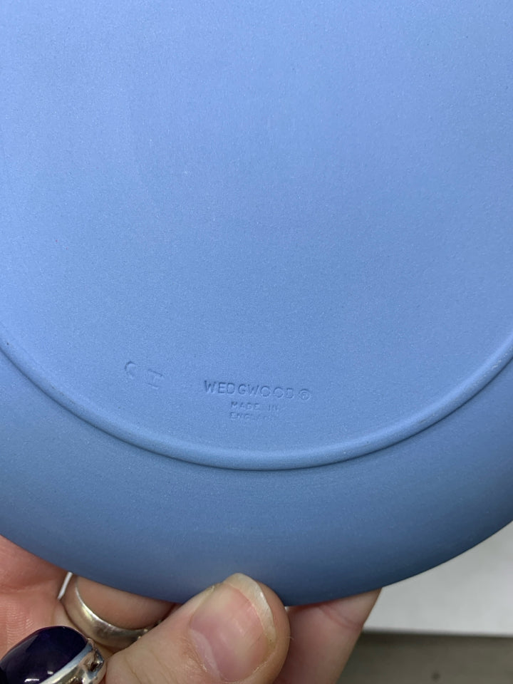 VTG JASPERWARE PLATE W/ WOMAN SITTING HOLDING HARP.