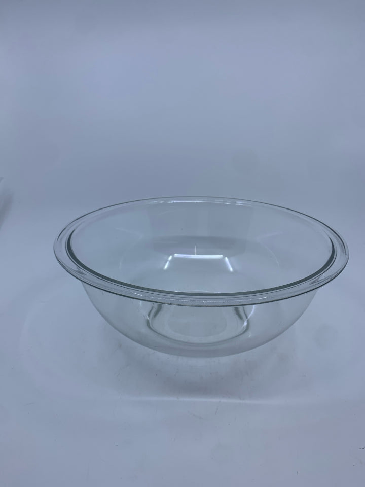 VTG PYREX CLEAR MIXING BOWL.