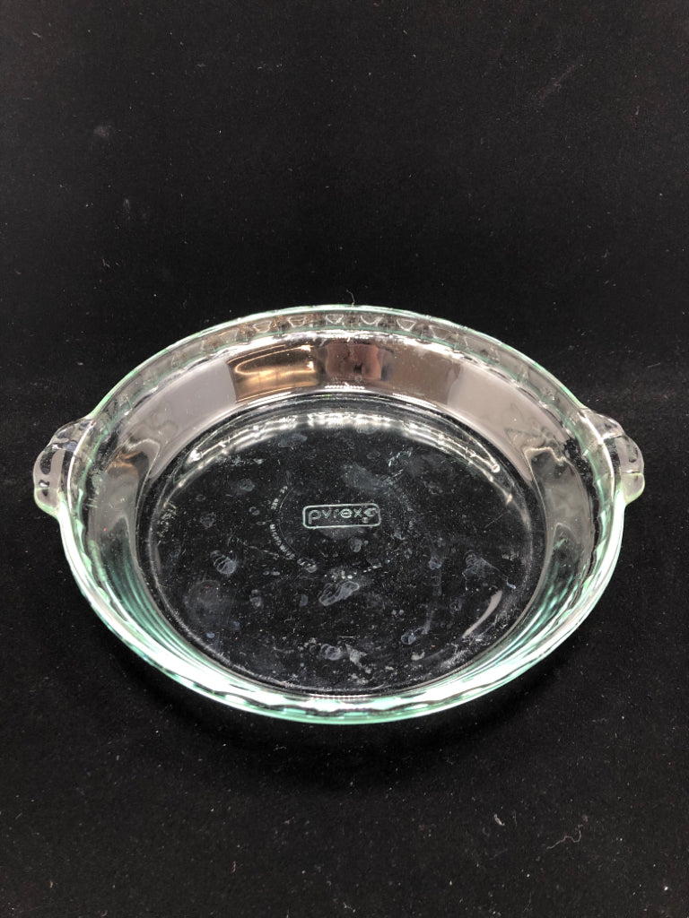 CLEAR GLASS PYREX PIE DISH.