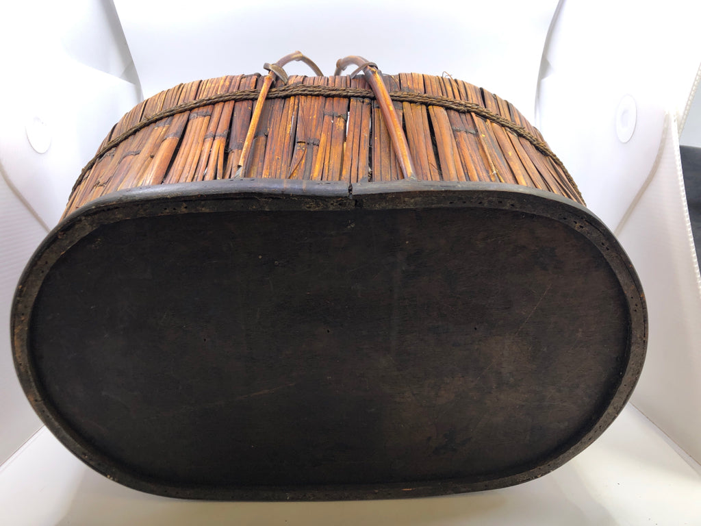 OVAL BROWN BAMBOO WOVEN BASKET W/ HANDLE.