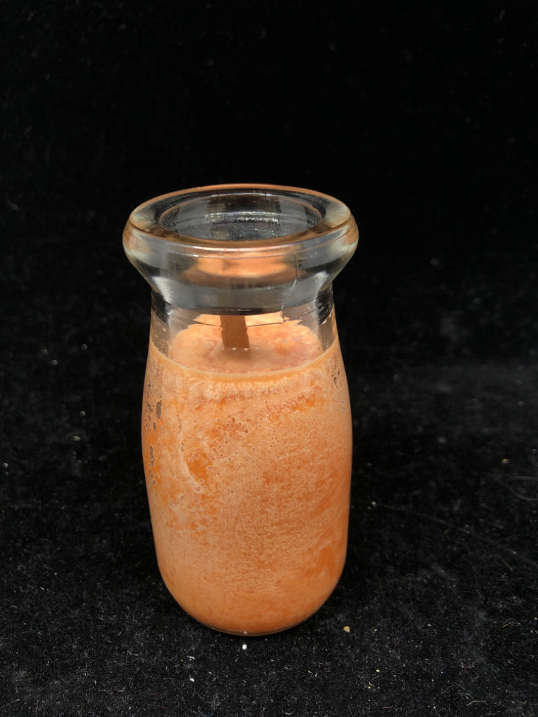 SMALL PUMPKIN JUICE CANDLE.