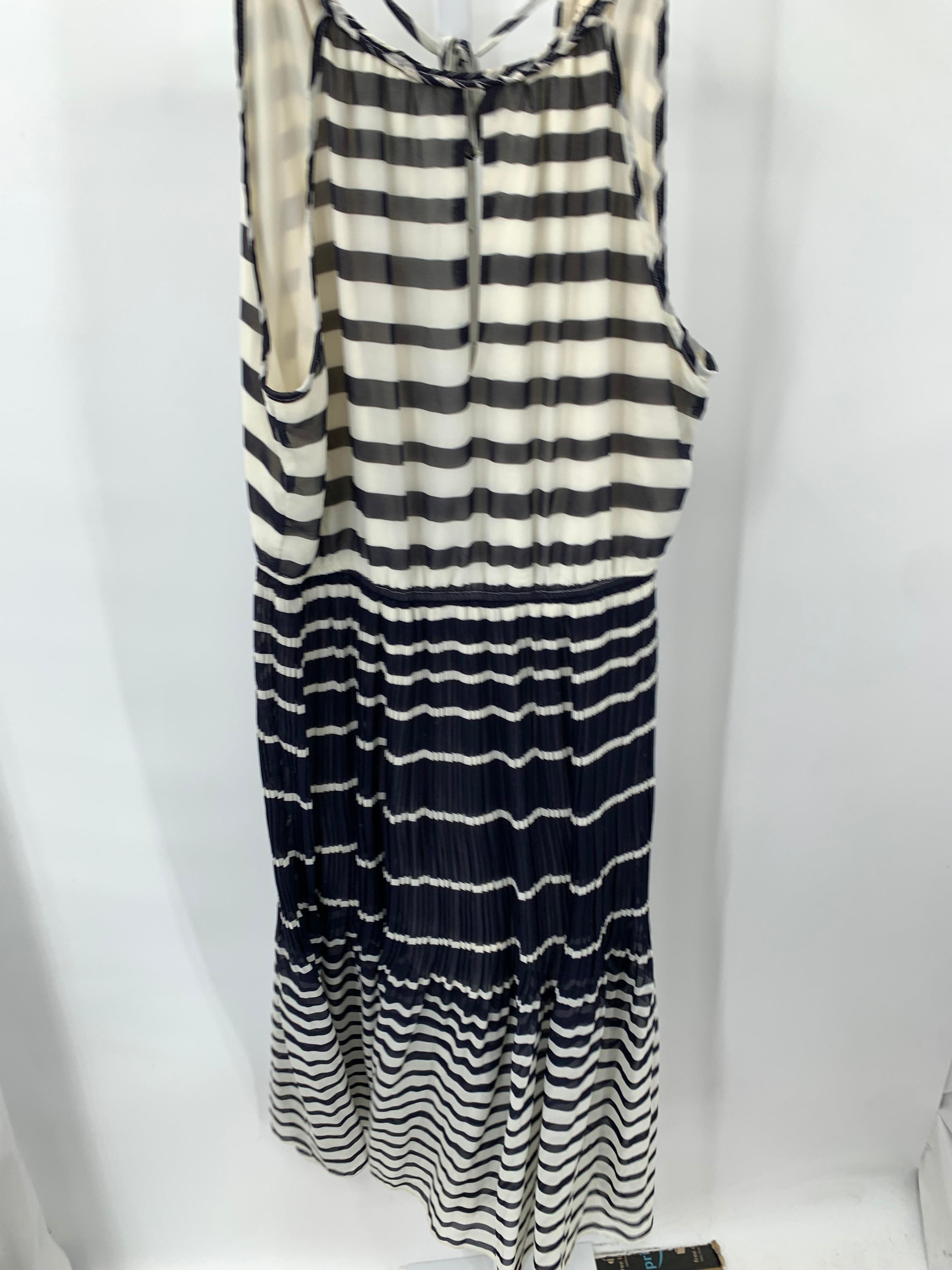 Size Large Misses Sleeveless Dress