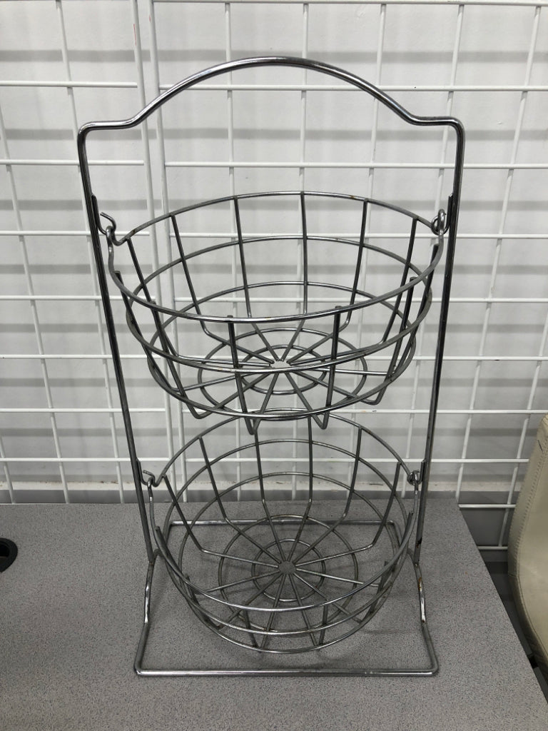 METAL 2 TIER FRUIT BASKET.