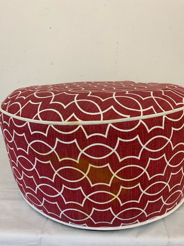 HOT PINK CIRCLE FLOOR PILLOW W/ WHITE PATTERN.