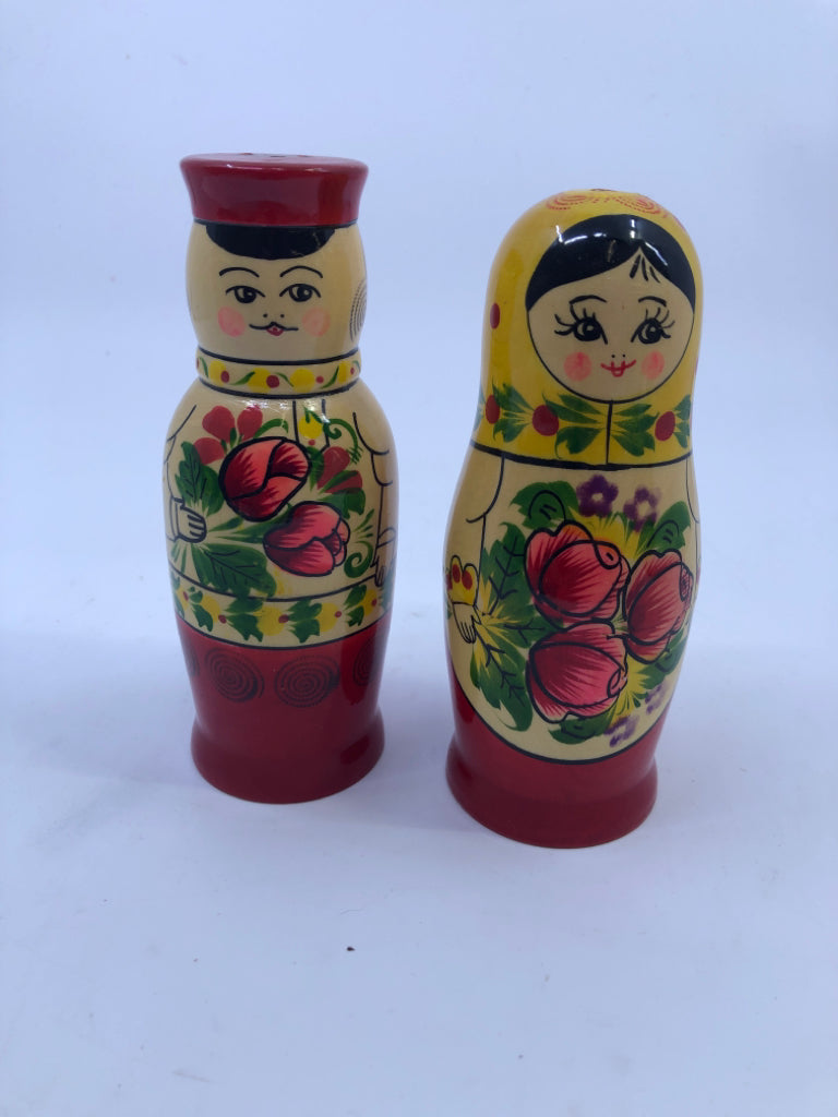 2 RUSSIAN DOLLS MAN/WOMAN S/P SHAKERS.