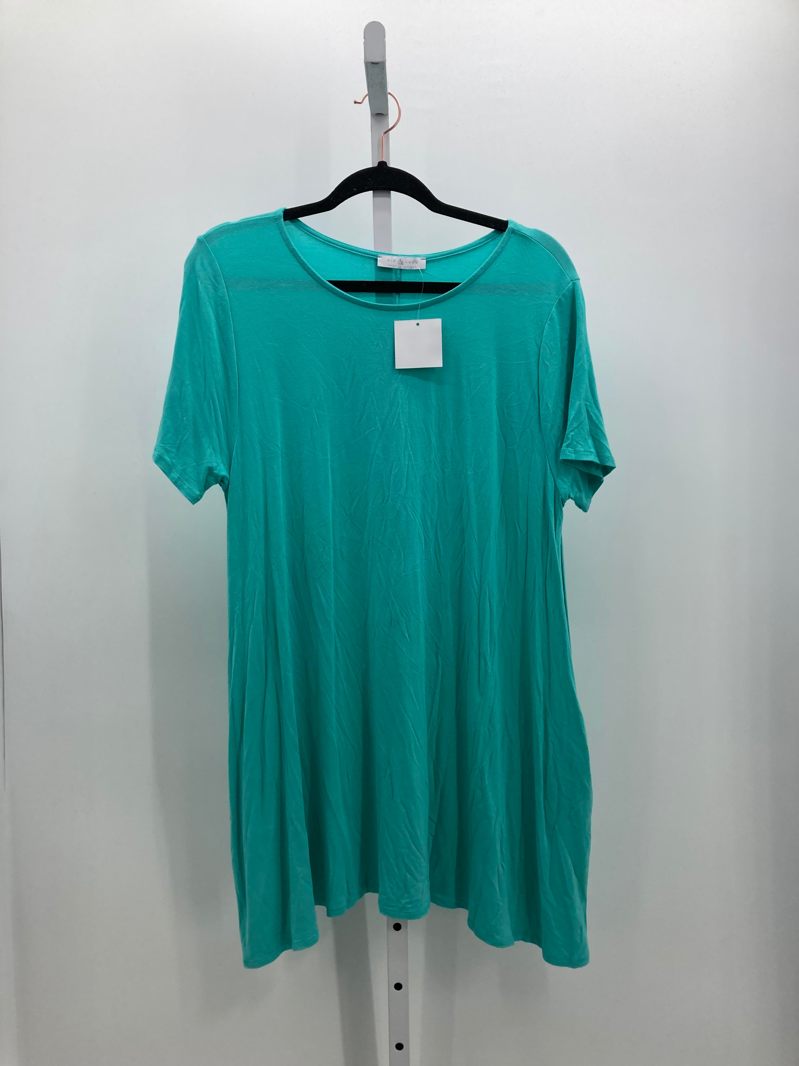 Size Extra Large Misses Short Sleeve Shirt