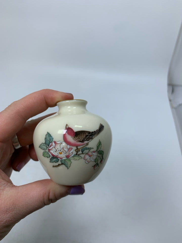 MINI BED VASE W/ SONG BIRD & FLOWERS.
