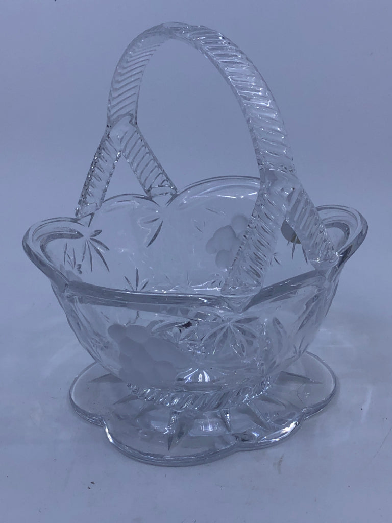 FOOTED GRAPES FROSTED BOWL W HANDLE.
