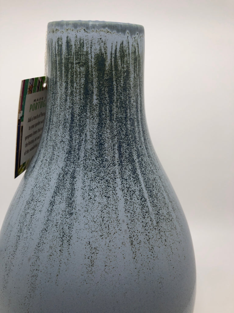 NWT BLUE DRIP VASE.
