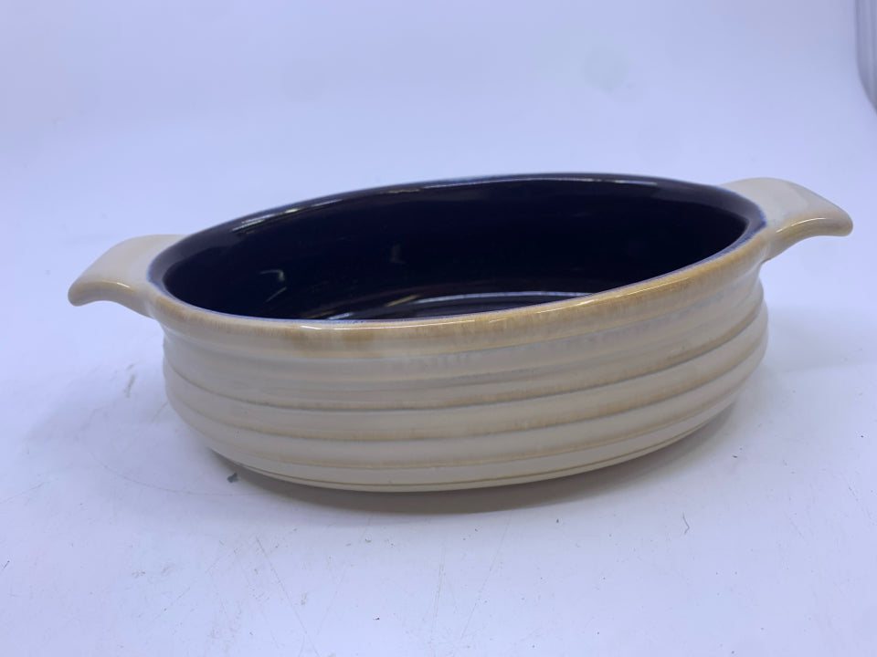 SMALL OVAL BAKER W HANDLE.