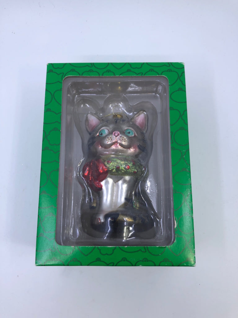 HOLIDAY PET COLLECTION CAT ORNAMENT IN BOX