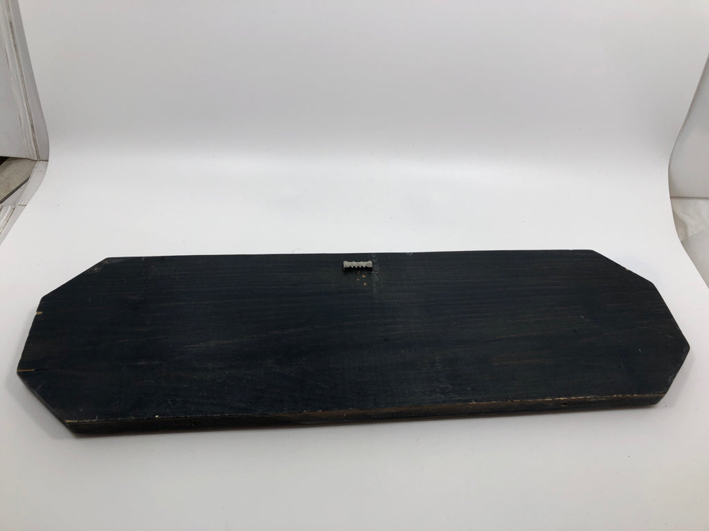 PRIMITIVE 'COUNTRY' WOOD SIGN.