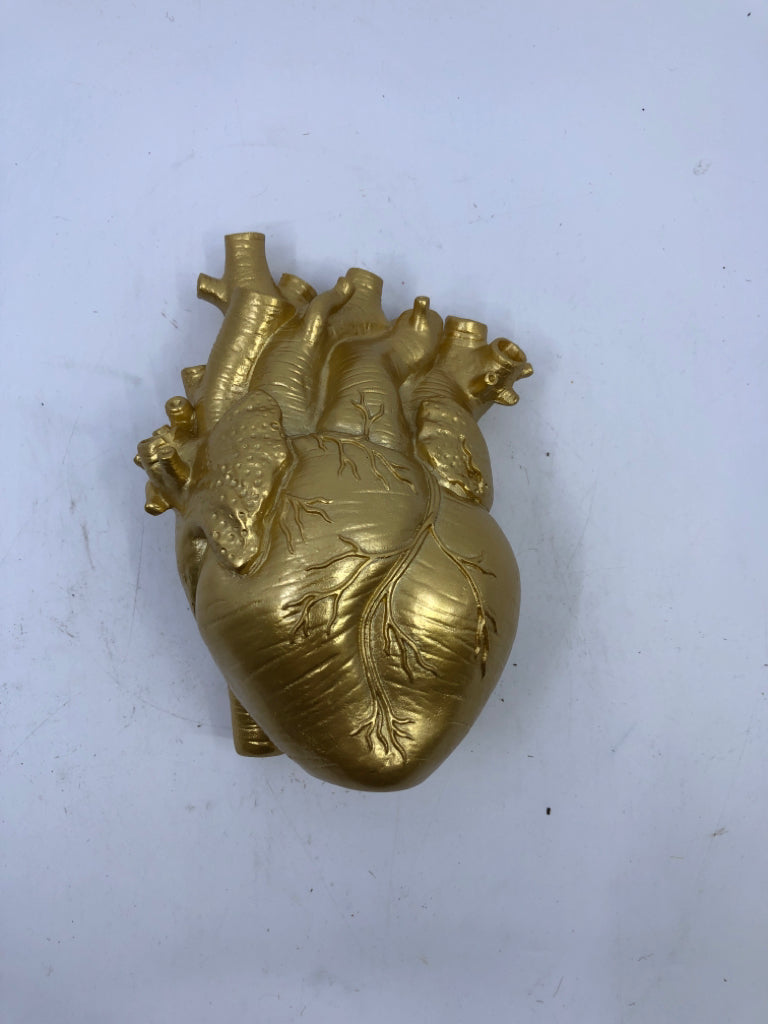 GOLD PLASTIC HEART DECOR.