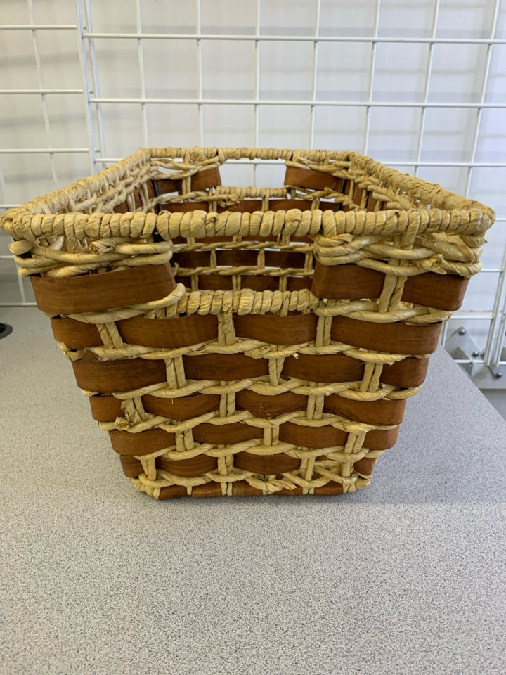 BLONDE/BROWN WEAVE RECTANGLE BASKET.