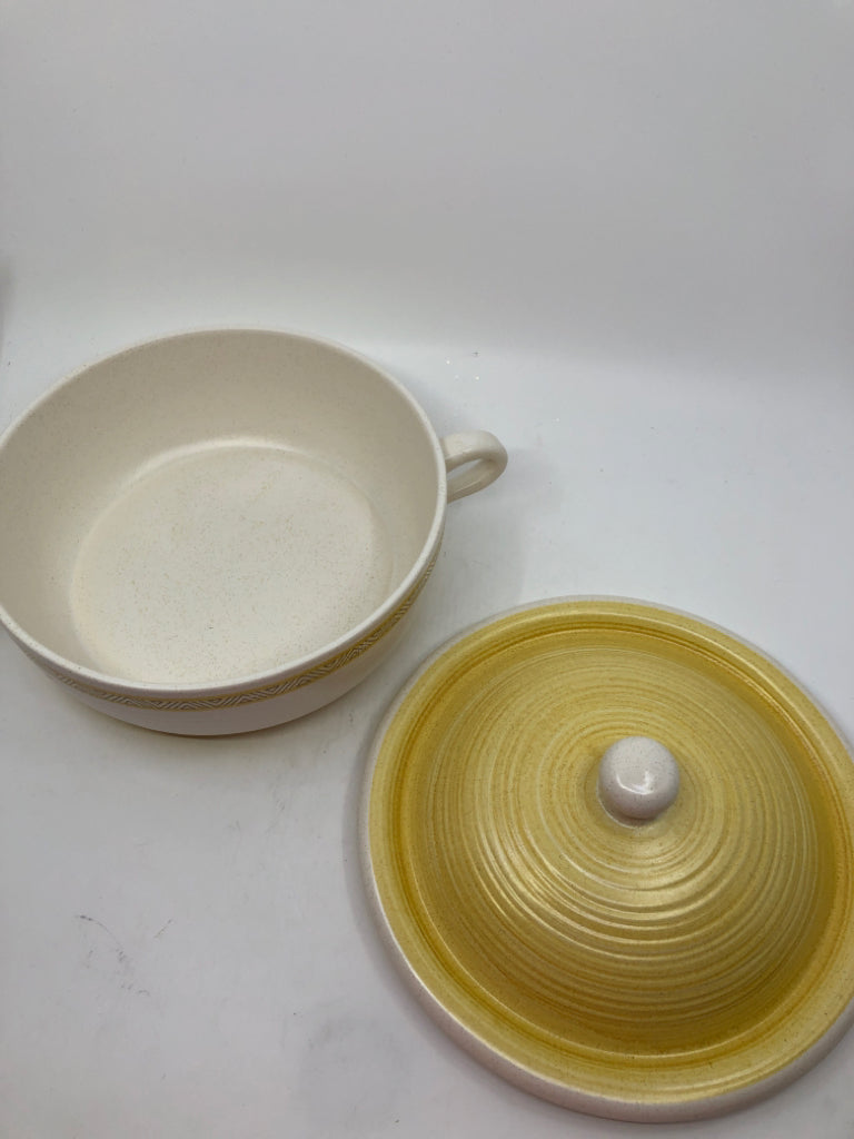 VTG LARGE HEAVY YELLOW CREAM CASSEROLE DISH W LID.