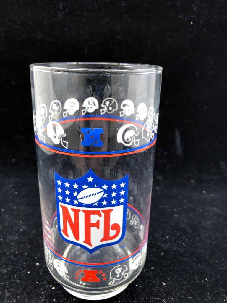 VTG NFL FOOTBALL DRINKING GLASS.