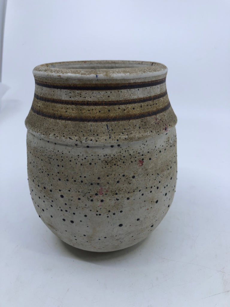 HEAVY POTTERY SPECKLED VASE.