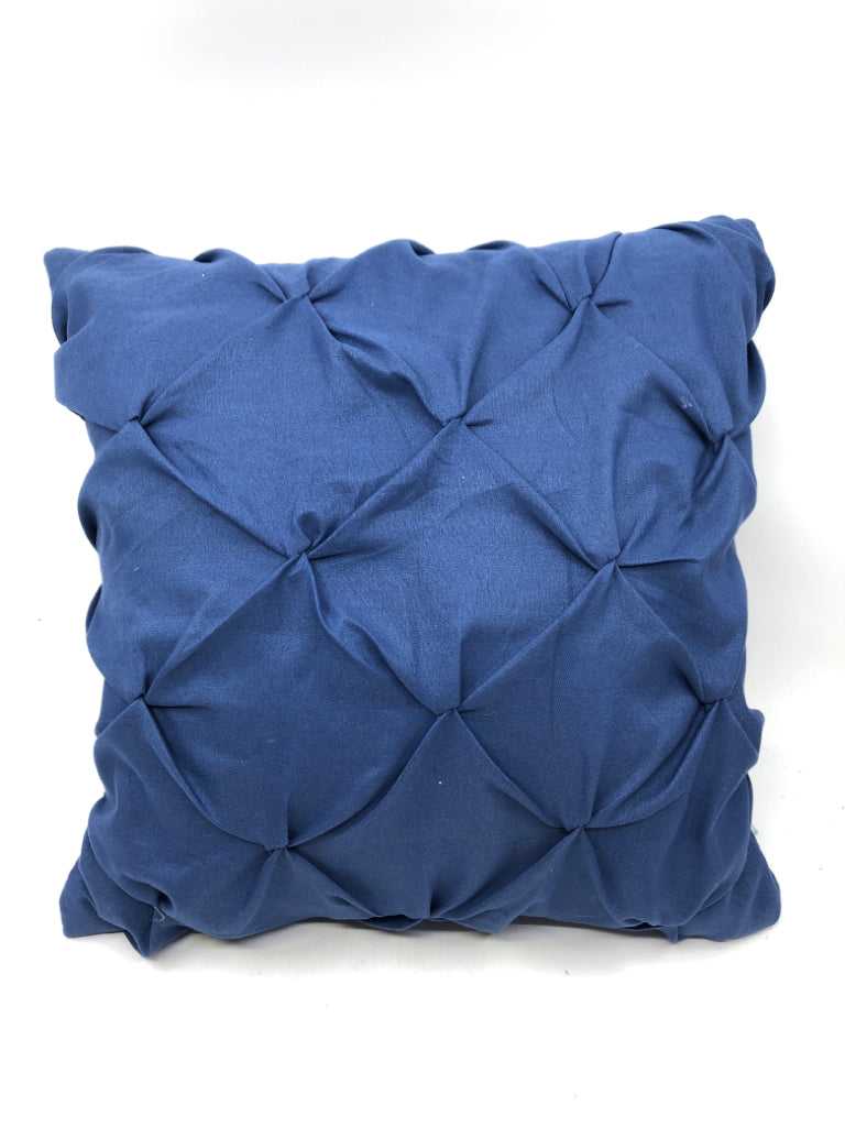 NAVY BLUE SQUARE PILLOW EMBOSSED DIAMOND PATTERN.