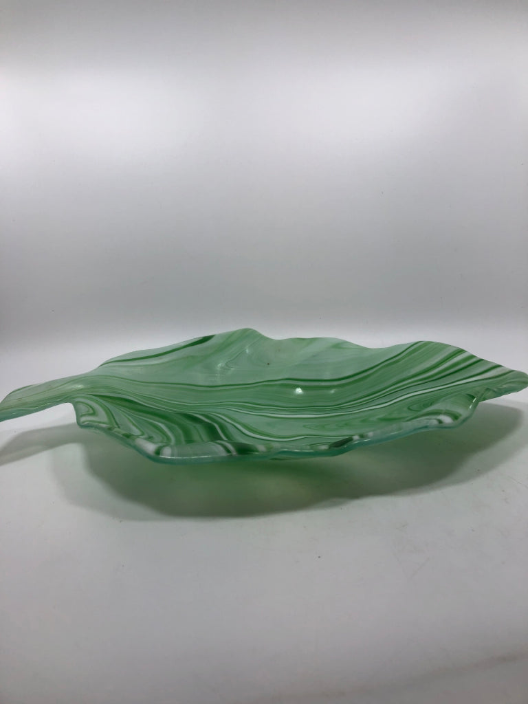 GREEN SWIRL GLASS LEAF TRAY.