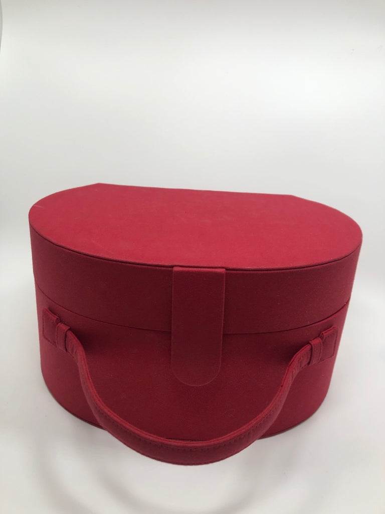 RED CLOTH MAKEUP CARRIER.