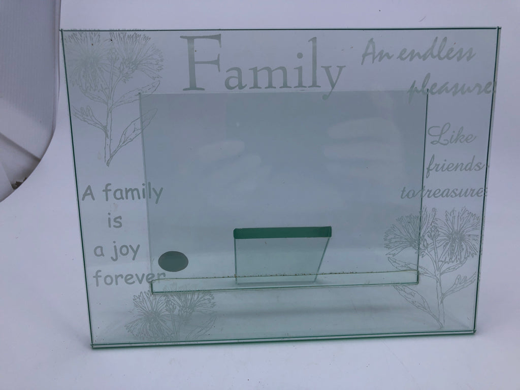 FAMILY GLASS PHOTO FRAME.
