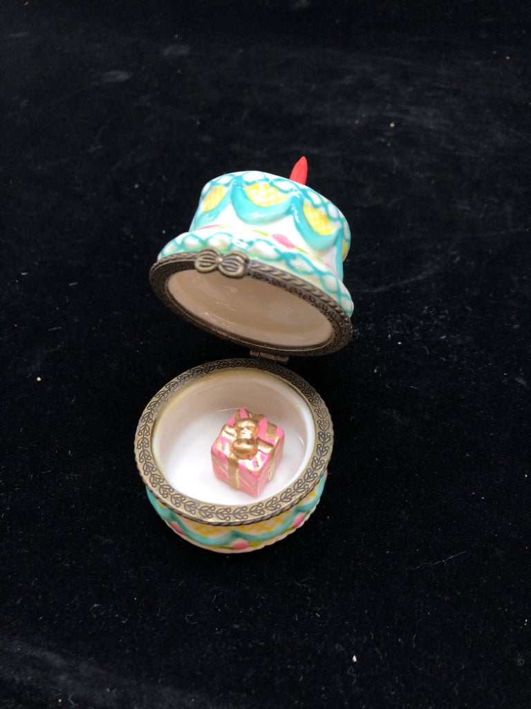 BIRTHDAY TRINKET BOX W/PRESENT CHARM.