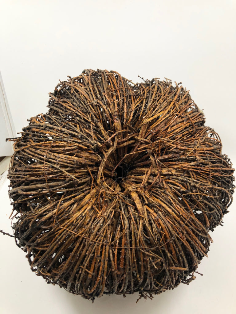 WOVEN TWIG PUMPKIN.