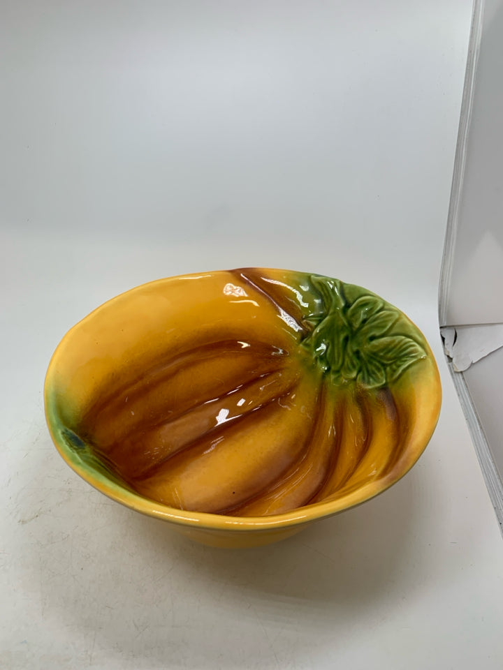 PUMPKIN SERVING BOWL OLFAIRE MADE IN PORTUGAL.