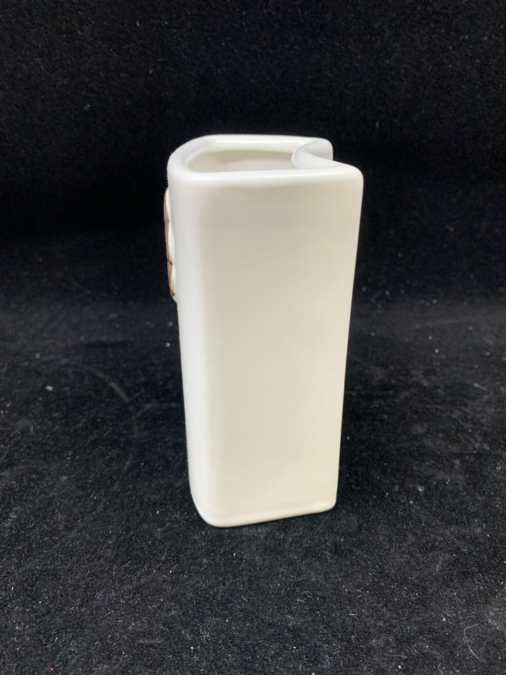 SMALL WHITE CURVED PENCIL CUP.