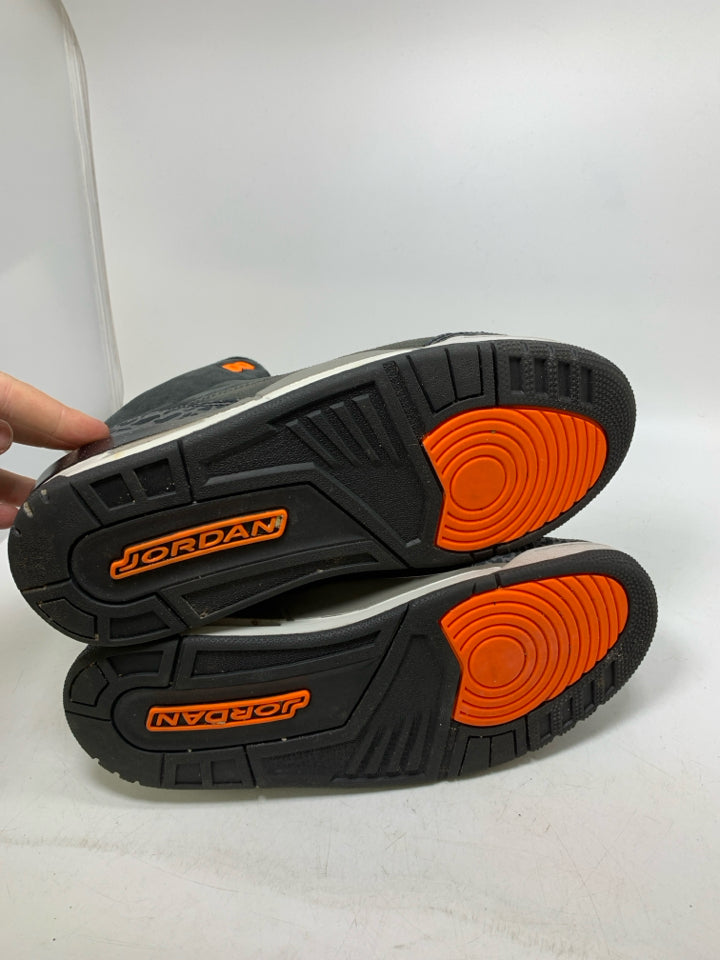 Air Jordan 3 Retro Mid Fear Sneakers