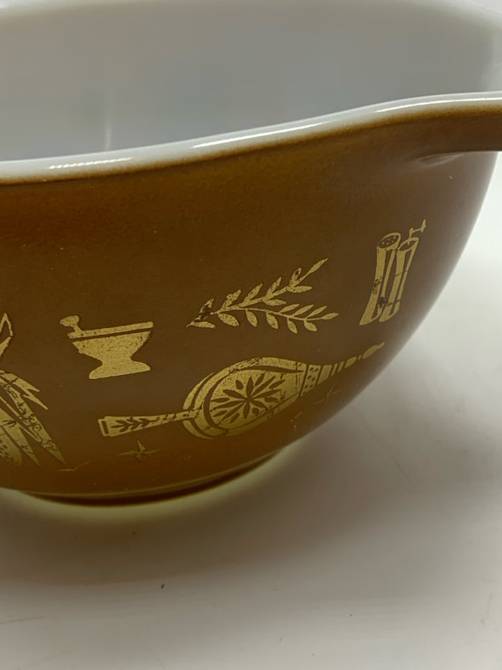 VTG PYREX EARLY AMERICA MIXING BOWL.