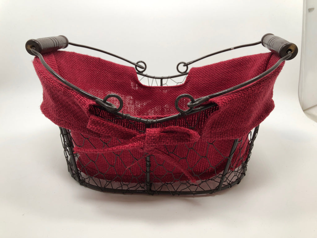 RED BURLAP METAL BASKET W/WOOD HANDLES.