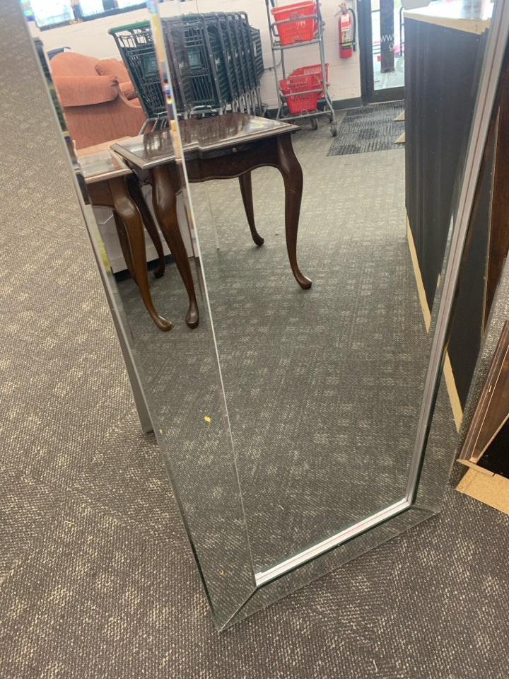 FULL LENGTH MIRROR W/STAND.