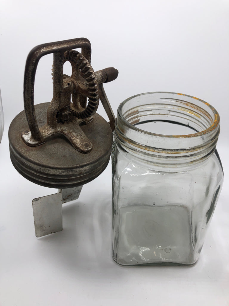 VTG GLASS 2QT BUTTER CHURNER #560.