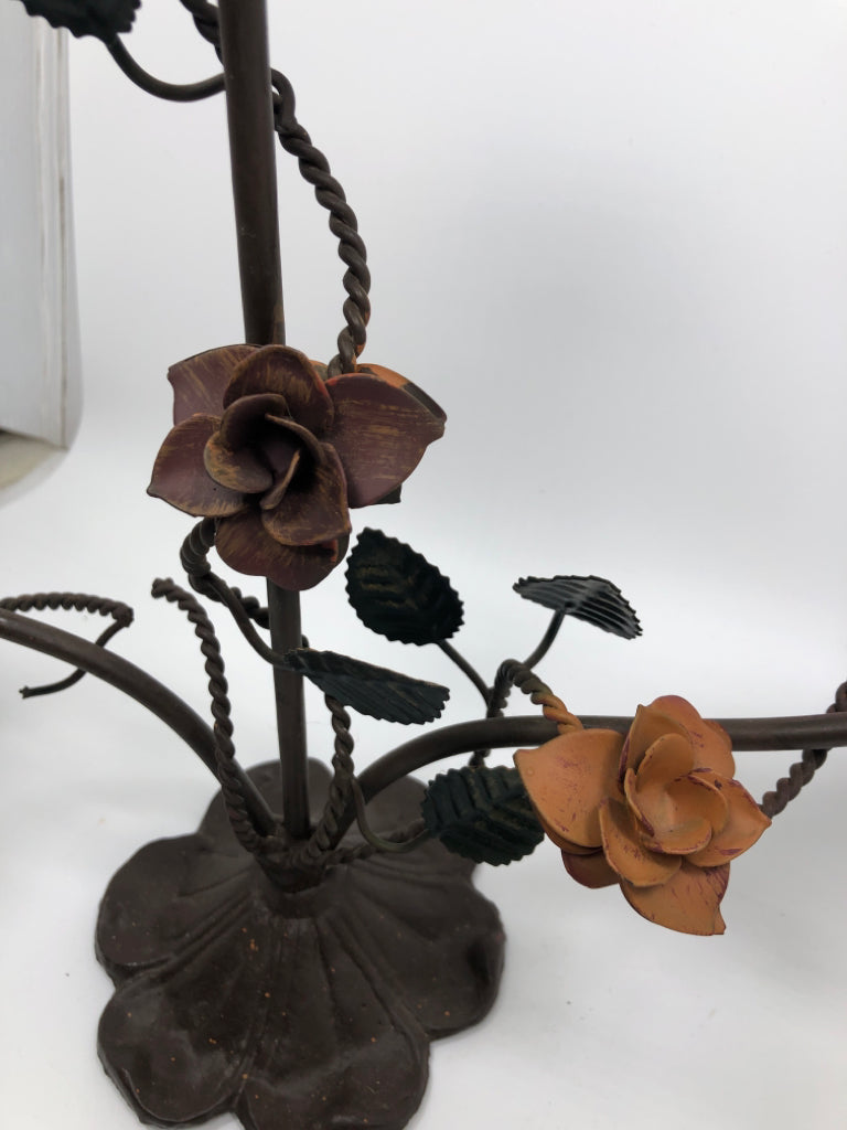 3 SECTION FLORAL METAL CANDLE HOLDER.