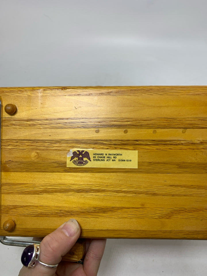 OAK WOOD CHEESE BOARD W/ CUTTER.
