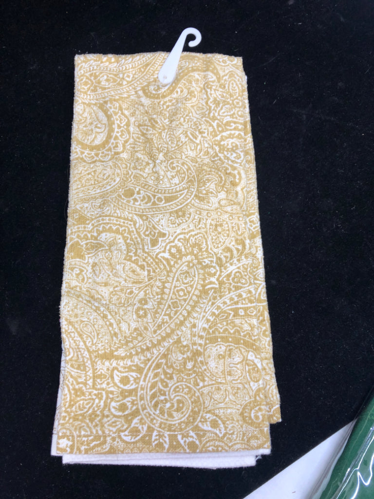 NIP GOLD SCROLL & WHITE W/ SCROLL DETAIL BOTTOM KITCHEN TOWELS.