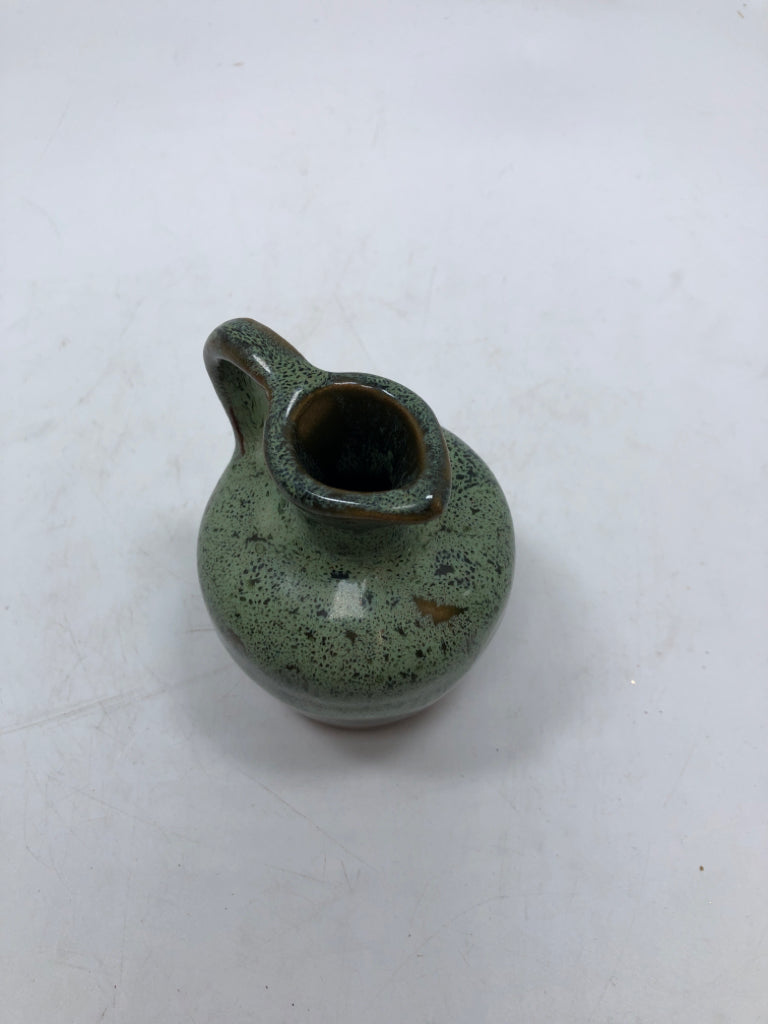 SM GREEN DRIP GLAZE JUG.