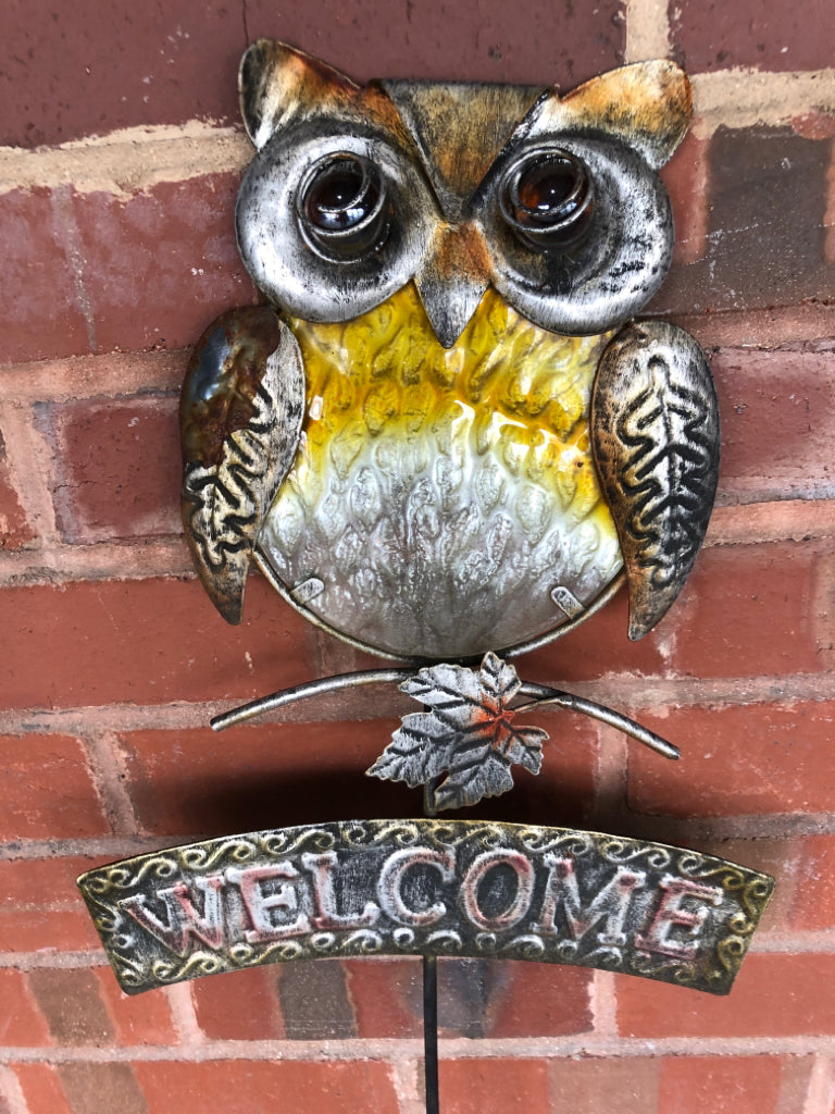 METAL WELCOME OWL STAKE.