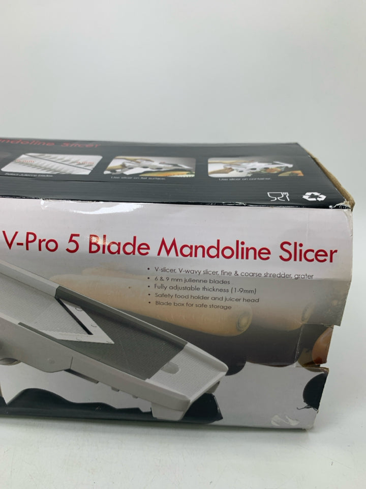 IN BOX 5 BLADE MANDOLINE.