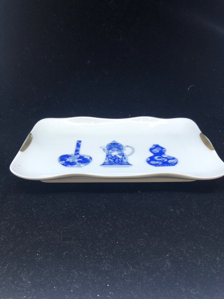 BLUE AND WHITE VASE RECTANGLE TRAY.
