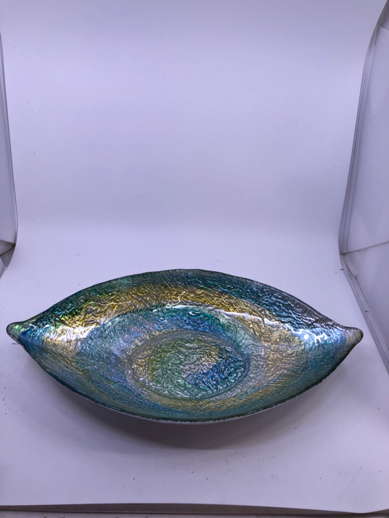 OVAL BLUE AND GREEN CENTEROIECE.