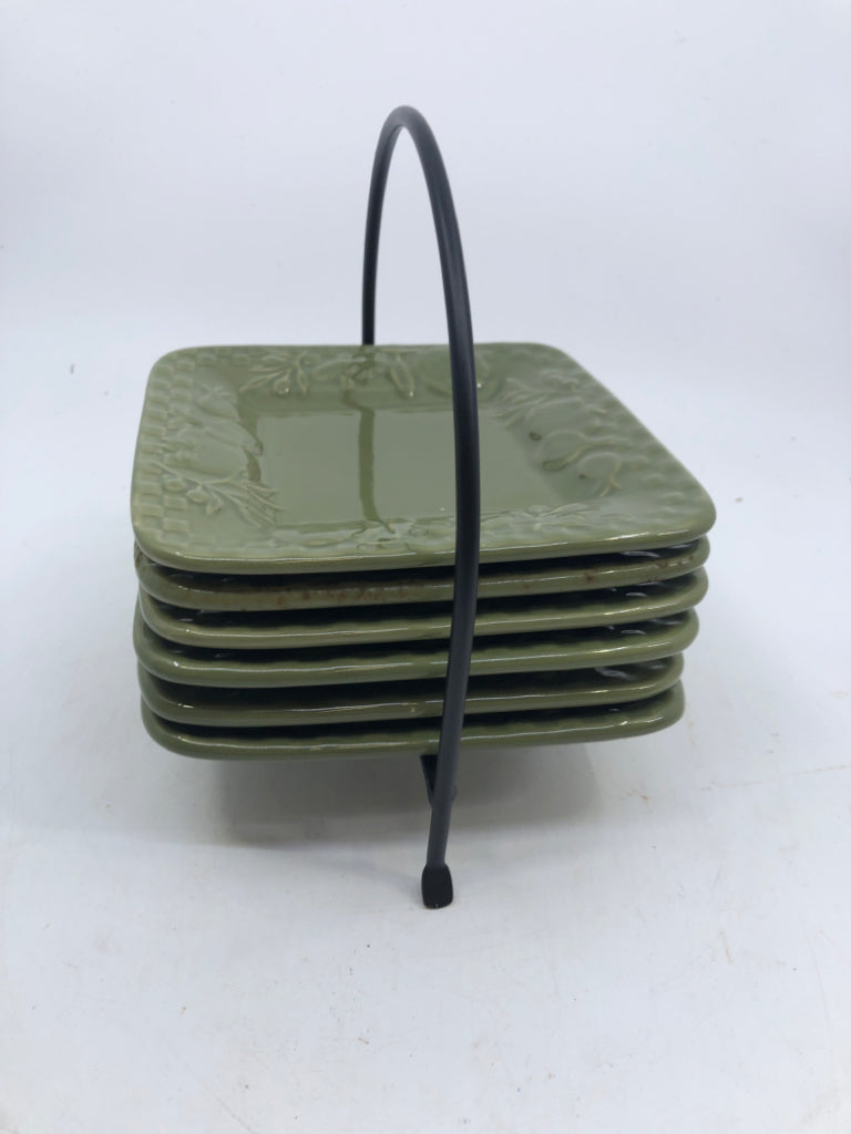 6 GREEN APPETIZER SQUARE PLATES IN BLACK METAL STAND.
