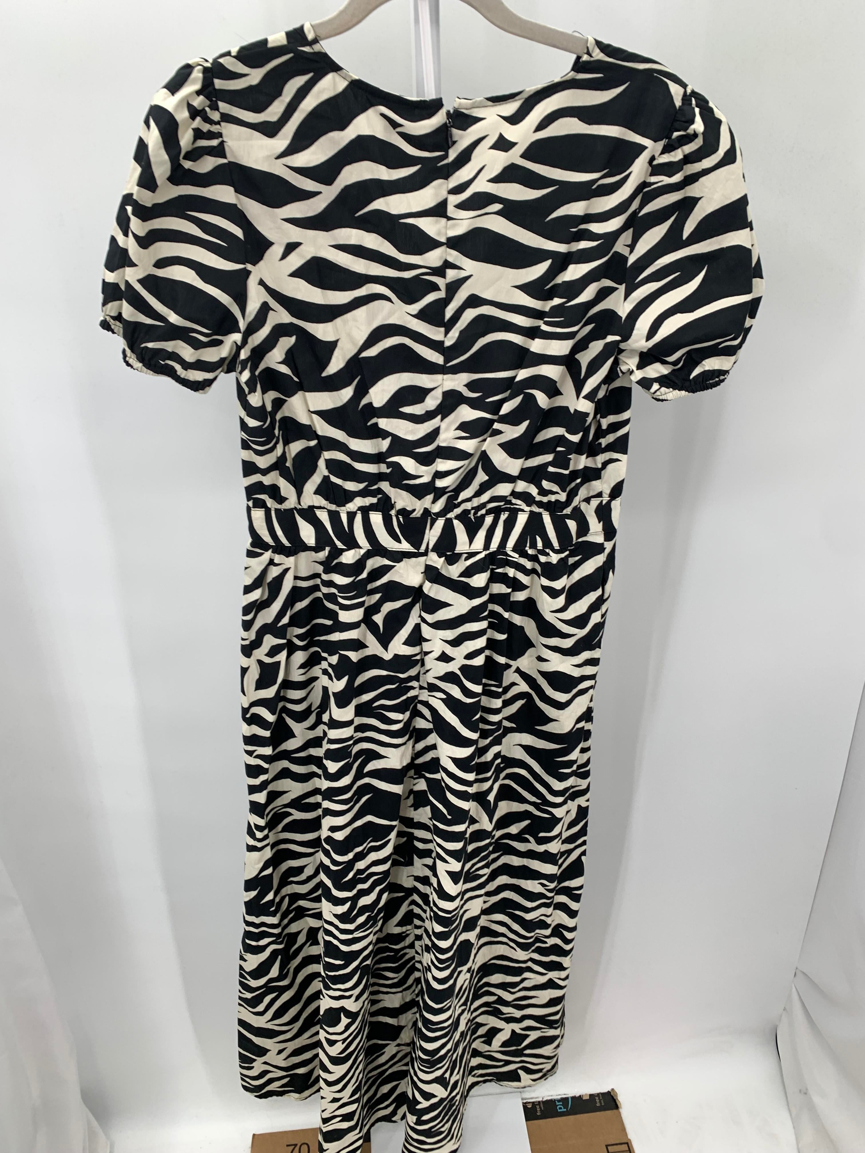 Who What Wear Size Medium Misses Short Sleeve Dress