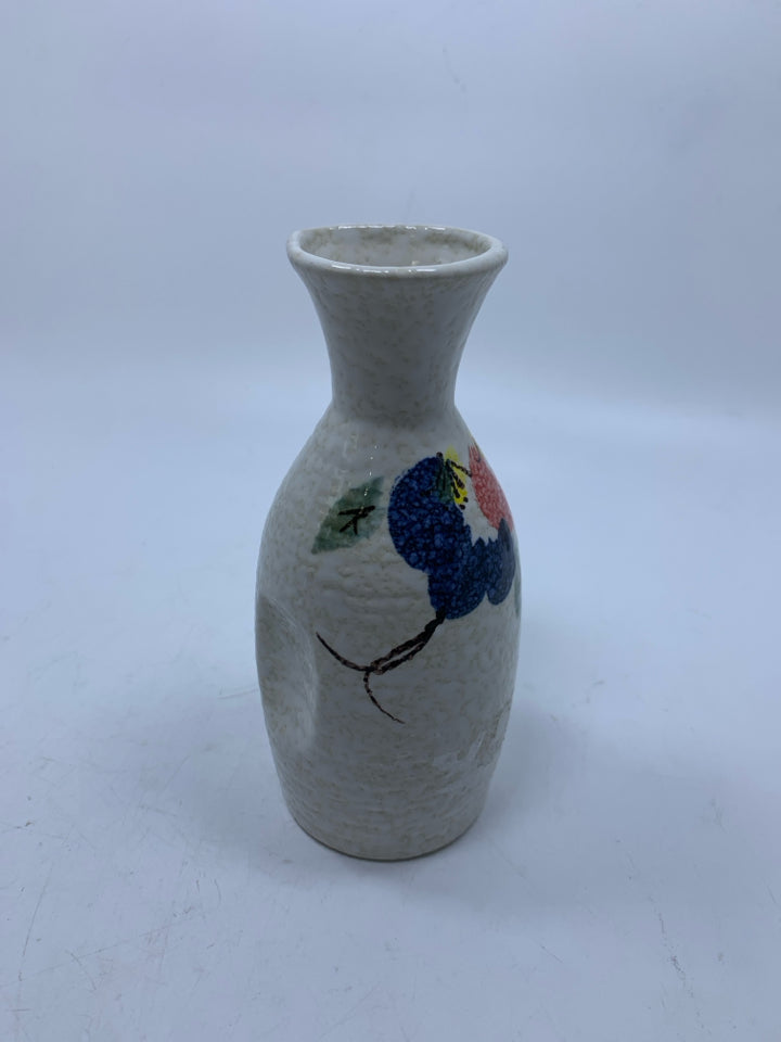 SAK TEATURE DECANTER W/ FLOWERS.