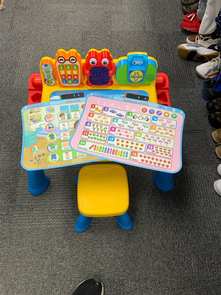 VTech Touch and Learn Activity Desk Deluxe *2 mats and chair*