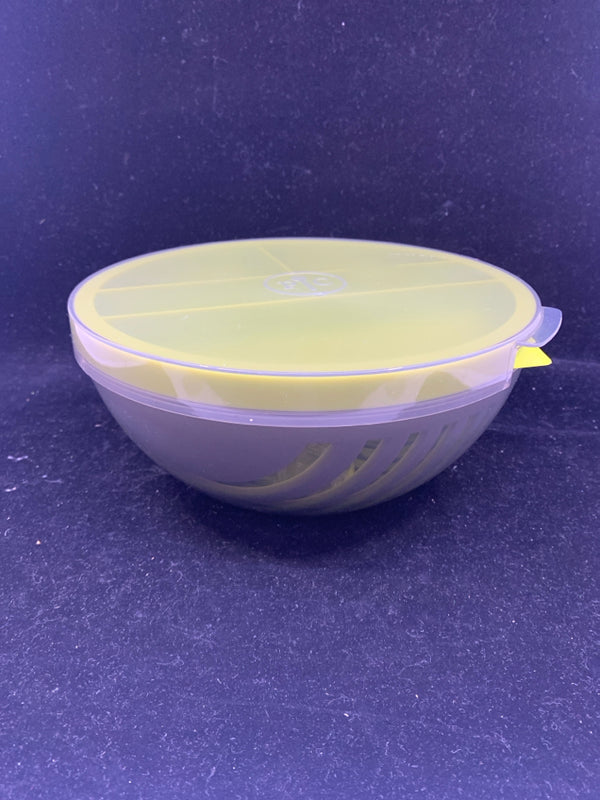 4 PC PAMPERED CHEF SALAD TRAVEL CONTAINER.