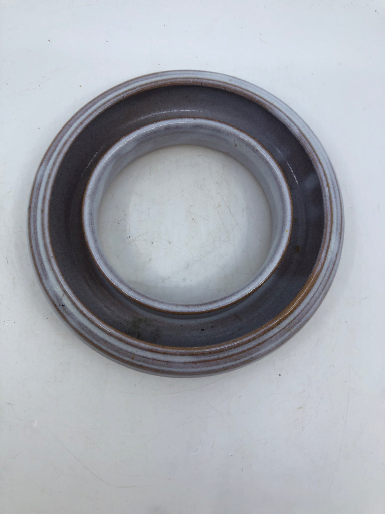 GLAZED WHITE CIRCLE SHALLOW RING VASE.